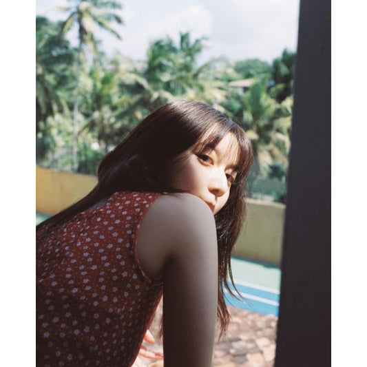 上白石萌歌 25歲生日紀念寫真集《上白石萌歌写真集 charm charm》<21x29.7cm・168頁>