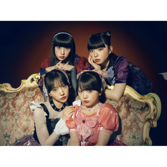 怪忌蝶 首本出版作品《怪忌蝶寫眞集 Maze EP.0》<22.3x28.5cm/96頁>