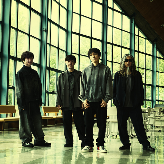 Spitz 第18張原創專輯《kettle》<完全限定生産Deluxe盤(2SHM-CD+Blu-ray/DVD+Post Card Set+特製郵寄盒)/初回限定盤(SHM-CD+Blu-ray/DVD)/通常盤(CD)/卡式帶(CT)/黑膠盤(2LP黑膠)>