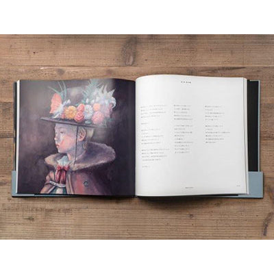 Yorushika 音楽画集《幻燈》日本動畫師加藤隆的畫作 用手機或平板電腦掃描畫作就可串流專輯中的歌曲 *所有歌曲都是串流收聽,沒有CD*