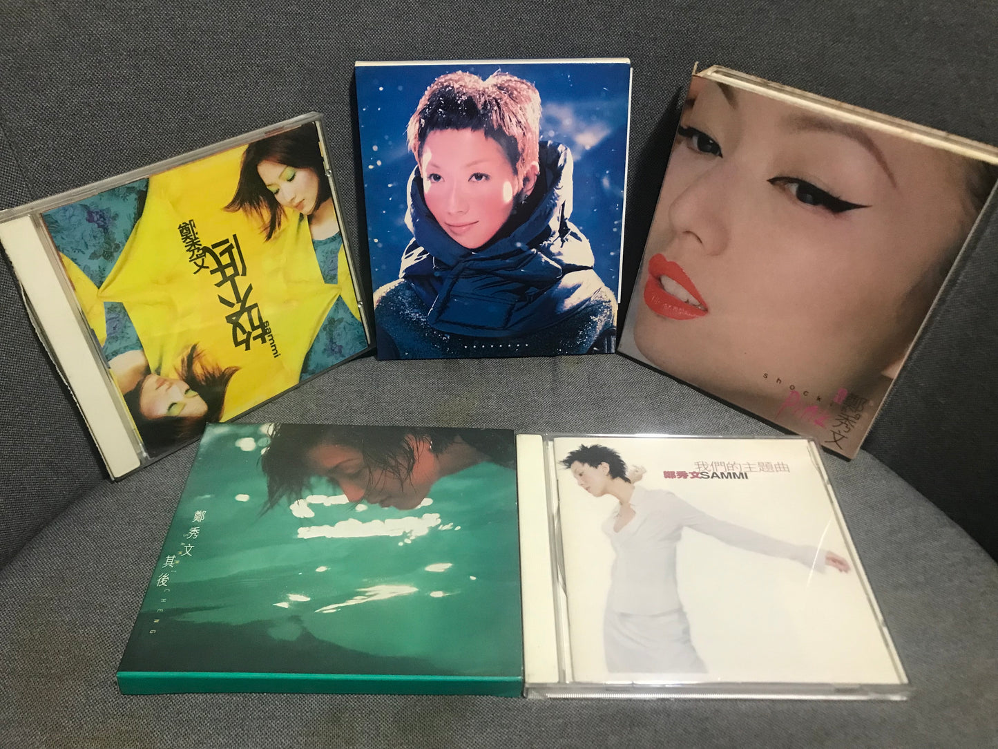 鄭秀文原創廣東專輯4張--《放不低》(1996)、《我們的主題曲》(1997)、《聽聞》(1999)、《Shocking Pink粉紅》(2001)