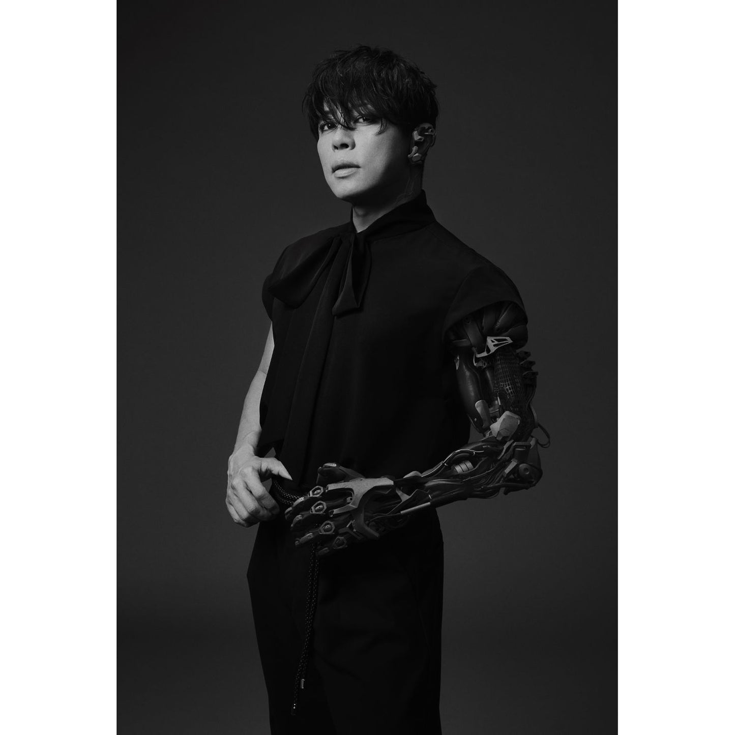 西川貴教 第7張單曲CD《HEROES》動畫「鄉下大叔成為劍聖」片頭曲  <通常盤(CD＋Trading Card*)／期間生産限定盤(CD＋Blu-ray)>
