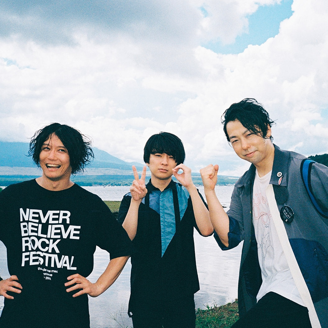 UNISON SQUARE GARDEN 出道20周年首張精選輯《SUB MACHINE, BEST MACHINE》 ＜初回生産限定盤(3CD＋Blu-ray)／通常盤(3CD)＞
